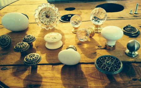 Ces boutons ont été chinés dans différentes endroits (braderies, Emaeus, ventes), ils sont réutilisés dans mes créations.